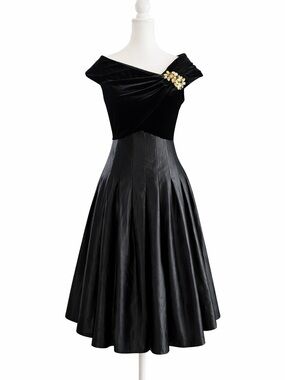 Vintage Eliza J Black Velvet Off Shoulder Midi Dress Gold Brooch Size 8